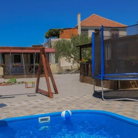 Fabulous In Pako Tane With Swimming Pool Daire