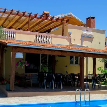 Fabulous In Pako Tane With Swimming Pool Pakoštane