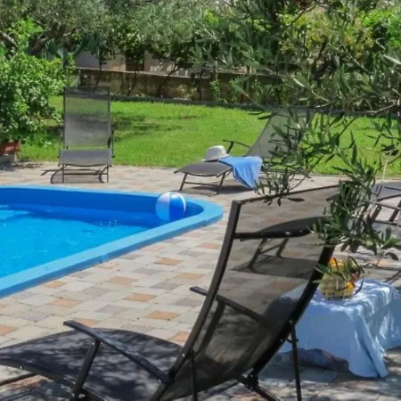 Fabulous In Pako Tane With Swimming Pool Daire Pakoštane