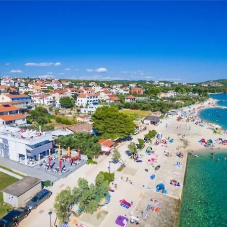 Daire Fabulous In Pako Tane With Swimming Pool Pakoštane