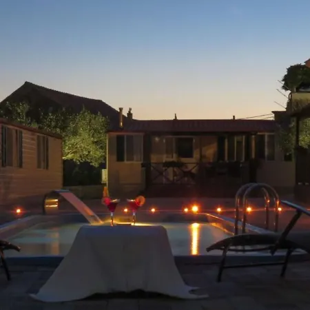 Fabulous In Pako Tane With Swimming Pool Daire