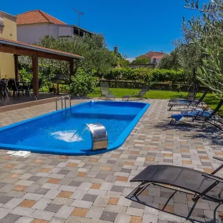 Fabulous In Pako Tane With Swimming Pool *