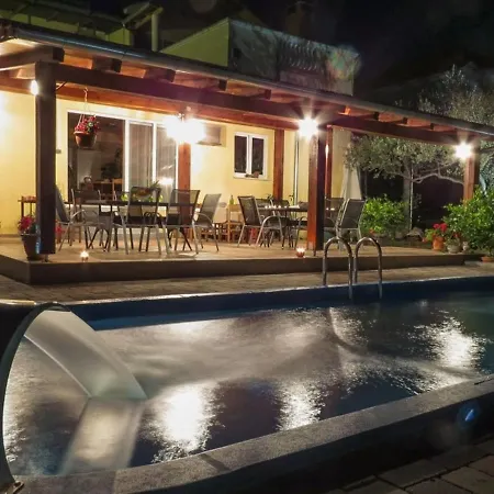 Daire Fabulous In Pako Tane With Swimming Pool